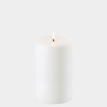 Uyuni 	LED Echtwachskerze Nordic White, smooth 10,1 x 15 cm