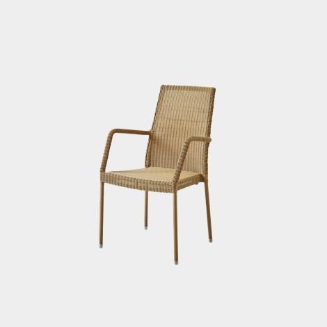 Cane-line Newman Sessel mit Armlehne, stapelbar - ohne Sitzissen