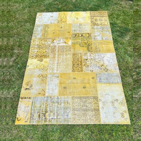remade carpets Teppich Patchwork gelb 100% Wolle Ausstellung Neumühle