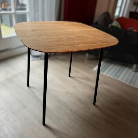 Zeitraum Okito Table konvex Eiche geölt Ausstellungsstück